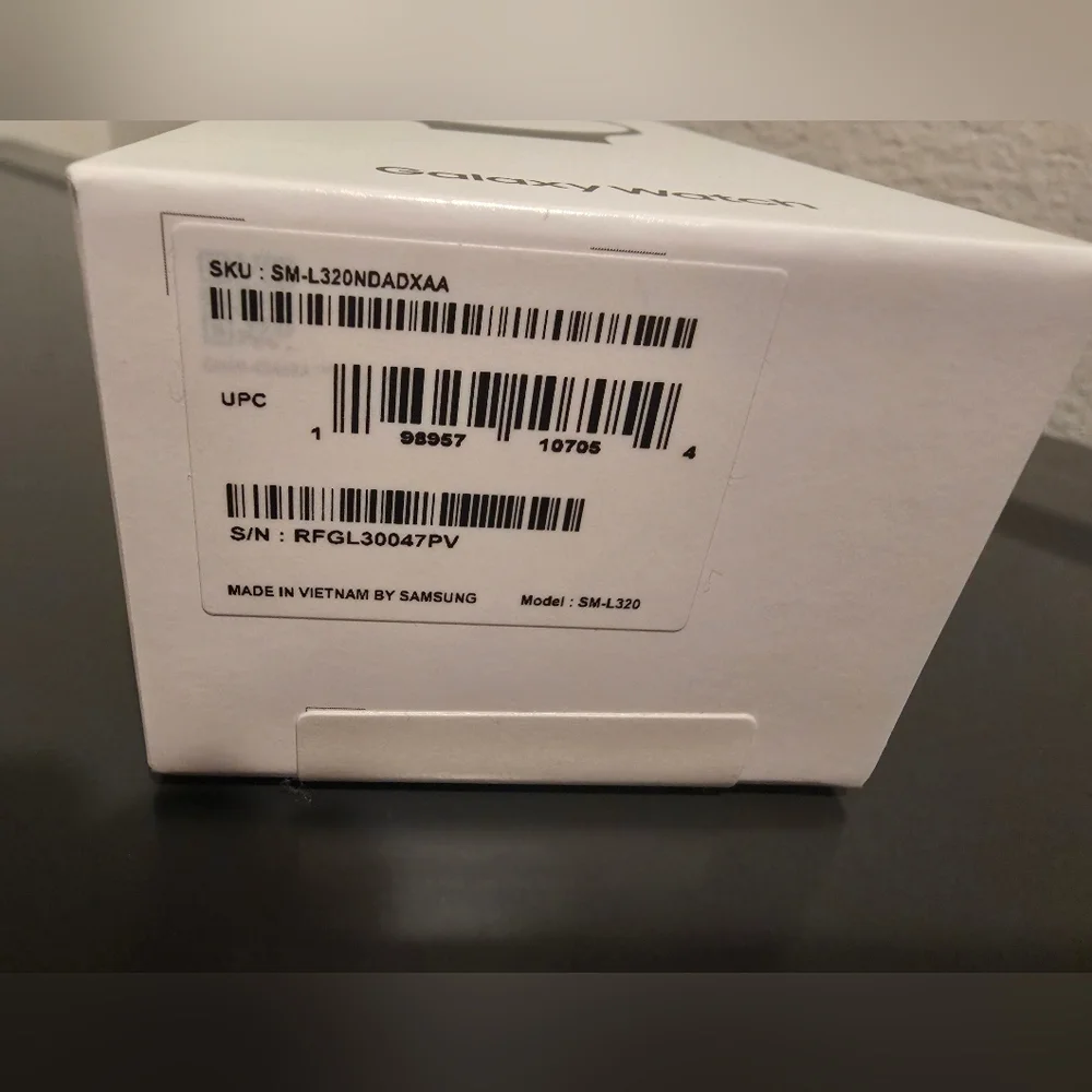 Samsung Galaxy Smartwatch 8 (40mm Wifi/Bluetooth) Factory Sealed